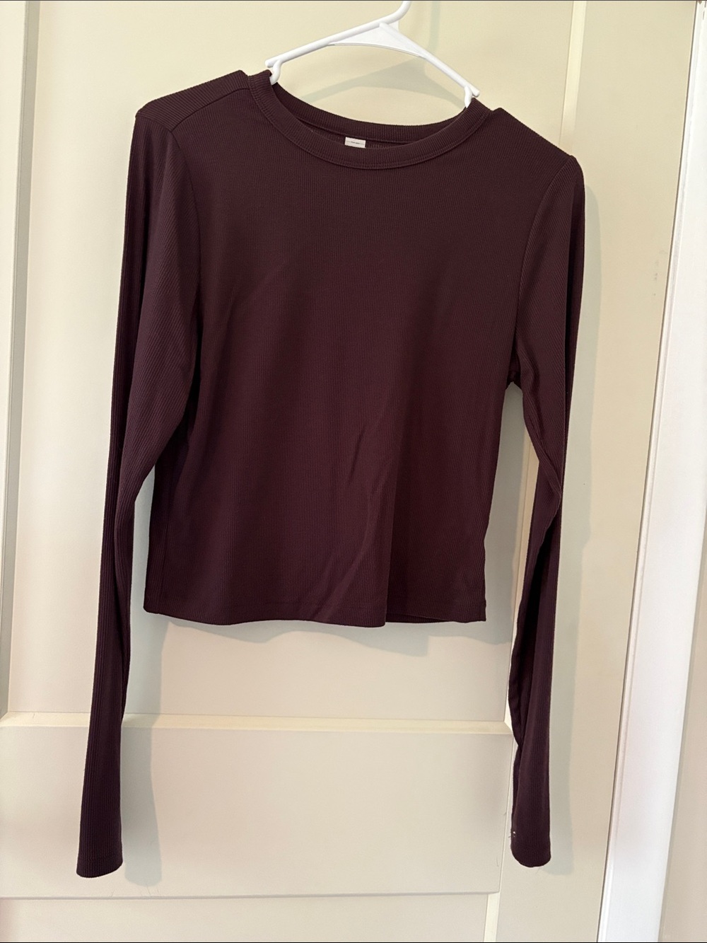 Women’s Ribbed Long-Sleeve Crewneck Top in Deep Plum Athletic Top